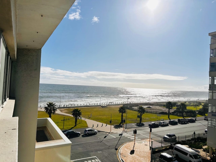 To Let 3 Bedroom Property for Rent in Mouille Point Western Cape